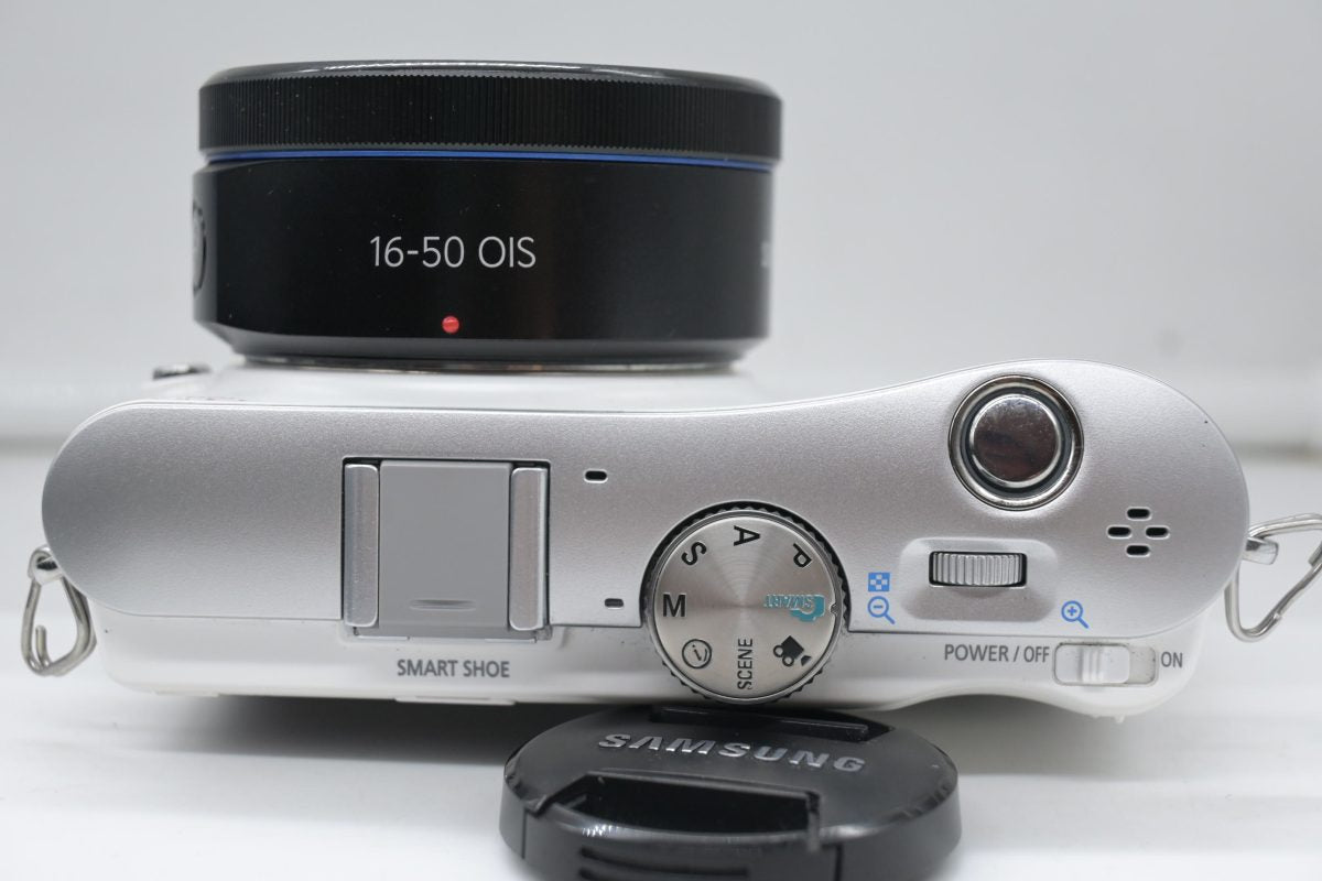 Samsung NX100 con 16/50